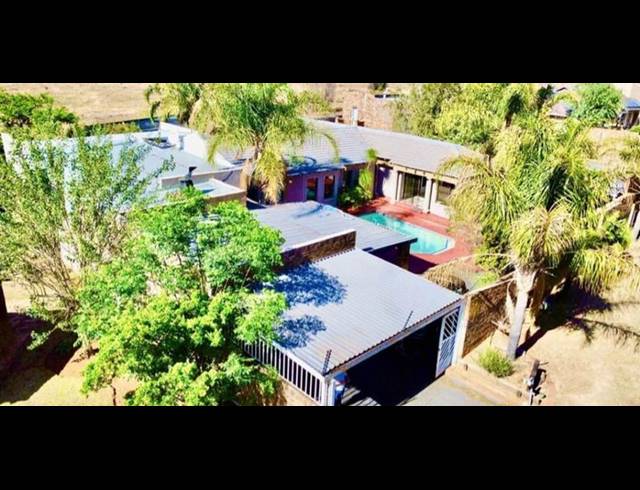 6 BEDROOM HOUSE FOR SALE IN GLENVISTA